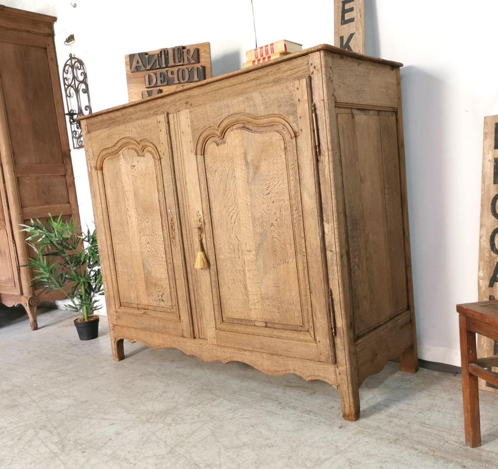 Grote antieke Franse BAHUT kast in geloogde eik B 154 H 132, Antiek en Kunst, Ophalen