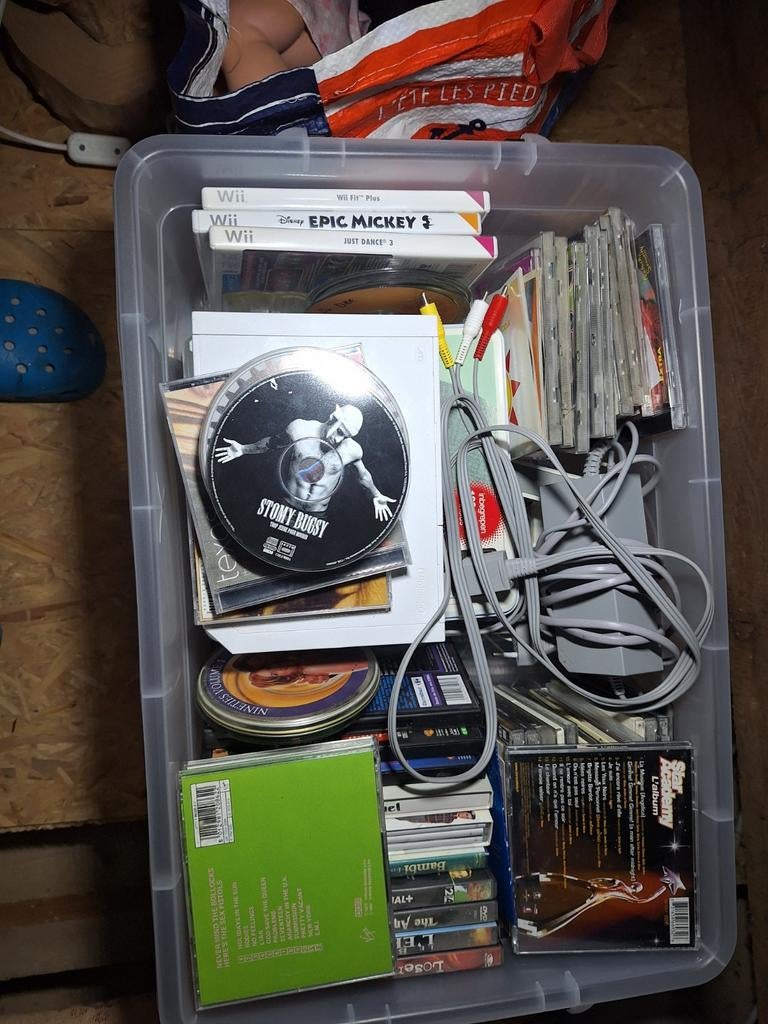 Lot cd , dvd , console de jeu et jeux, Utilisé