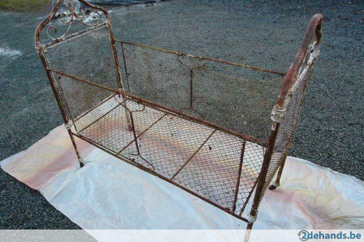 Antieken metalen bedje, Antiek en Kunst, Antiek | Meubels | Kasten, Ophalen
