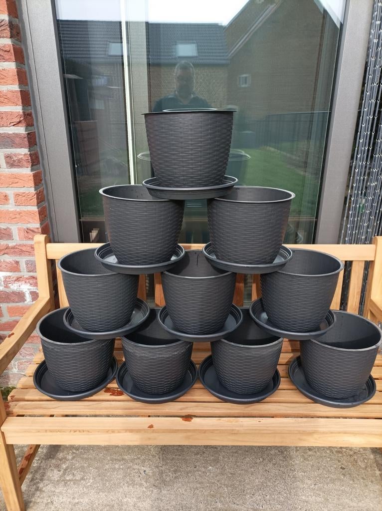 Plastic bloempotten met schotel (5stuks), Ophalen, Zo goed als nieuw