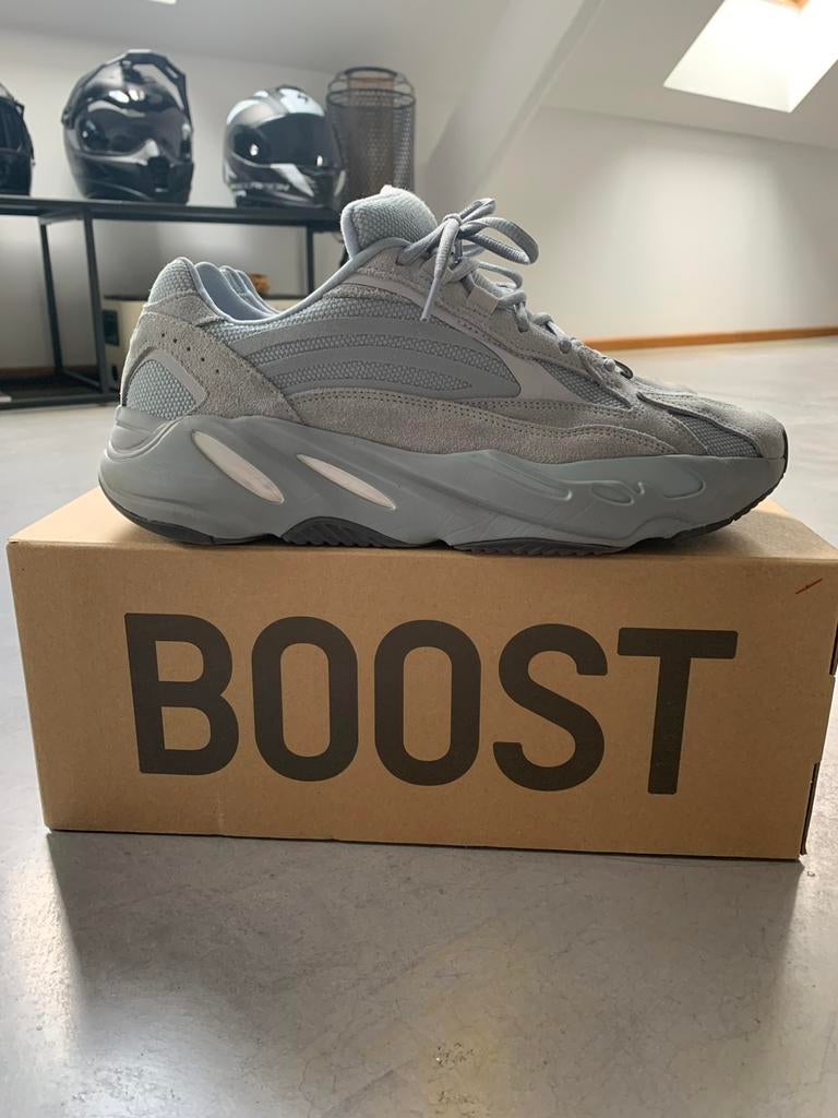 Yeezy Boost 700 v2 hospital blue 46 2/3, Ophalen, Zo goed als nieuw