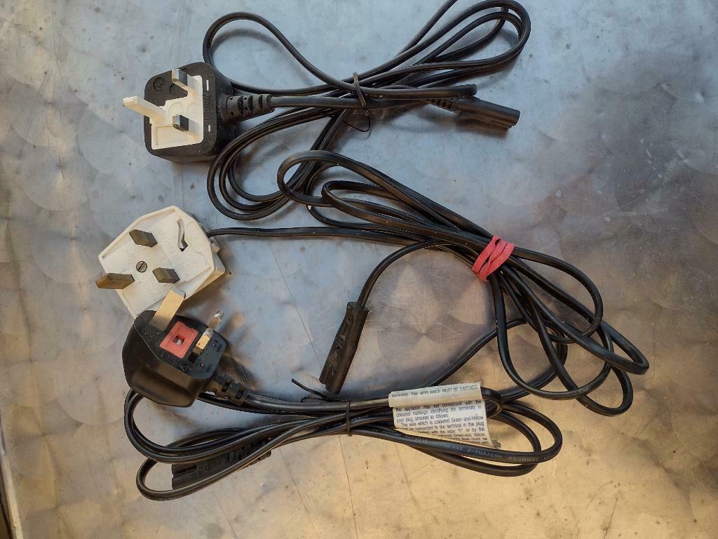 UK en US stroomkabel/ power cord, Audio, Tv en Foto, Audiokabels en Televisiekabels, Ophalen of Verzenden, Gebruikt, Minder dan 2 meter
