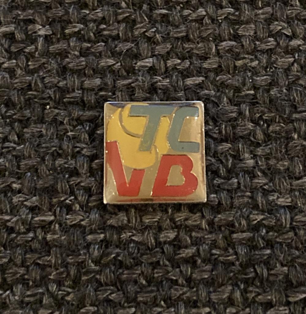 PIN - TC VB - TENNIS CLUB, Envoi, Utilisé, Sport, Insigne ou Pin's