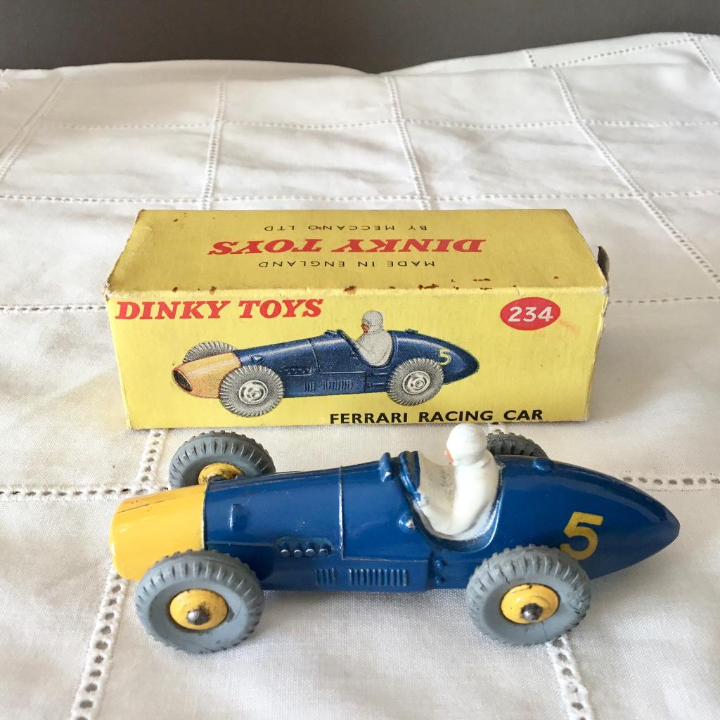 Dinky Toys Ferrari Racing gele neus ref 234 originele doos, Ophalen of Verzenden, Zo goed als nieuw