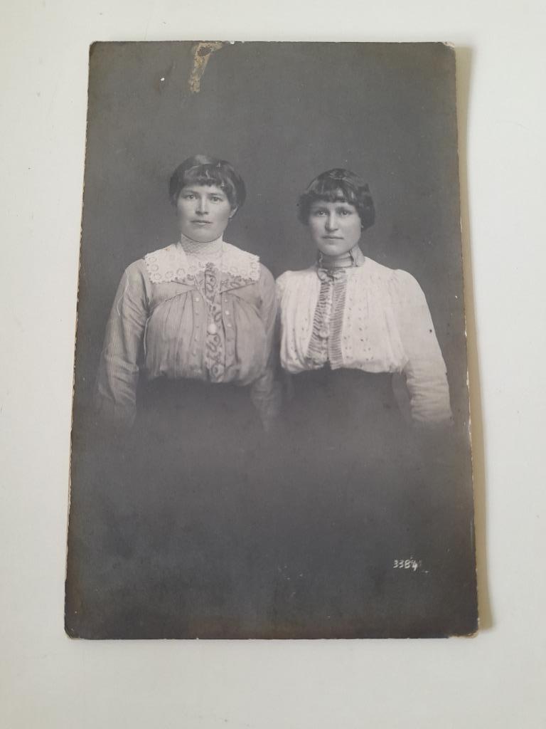 Carte postale - portrait en studio, 2 jeunes femmes. 1920-19, Enlèvement ou Envoi, 1920 à 1940, Non affranchie