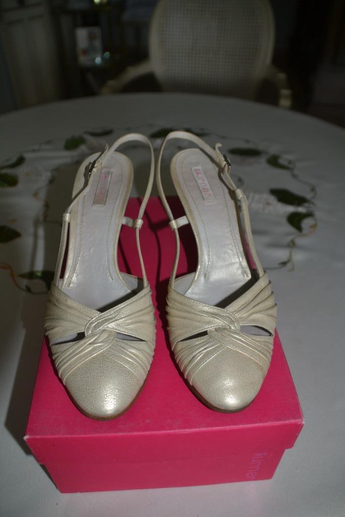 Beige Pumps Eva Turner, Pumps, Beige, Ophalen of Verzenden, Zo goed als nieuw