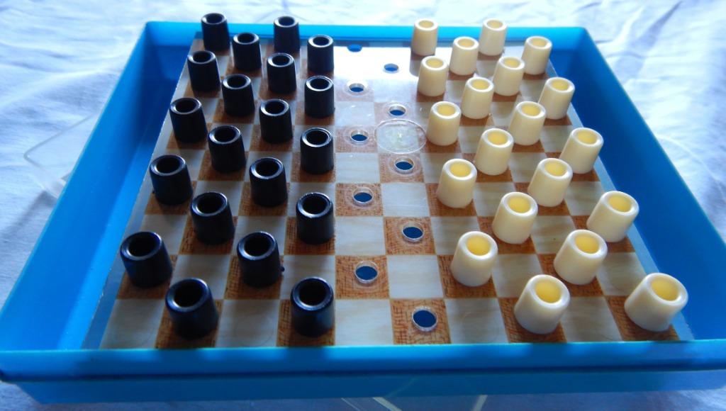 Jeu de DAMES en bel état., Enlèvement ou Envoi
