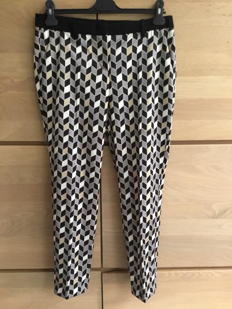 Pantalon MARCCAIN, Taille 38/40 (M), Enlèvement ou Envoi, Autres couleurs, Comme neuf