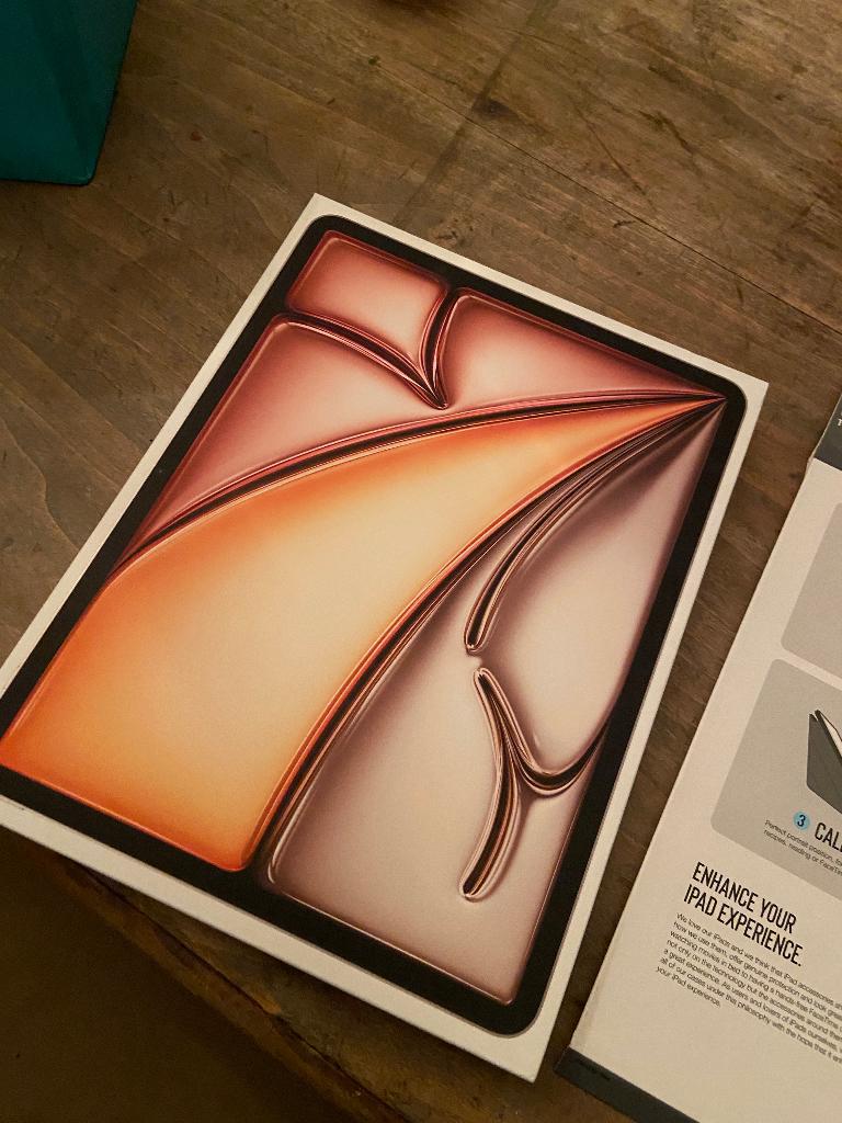 iPad Air 13 inch 128 GB - 200€ korting, Informatique & Logiciels, Apple iPad Tablettes, Neuf, Apple iPad Air, Or, 13 pouces ou plus