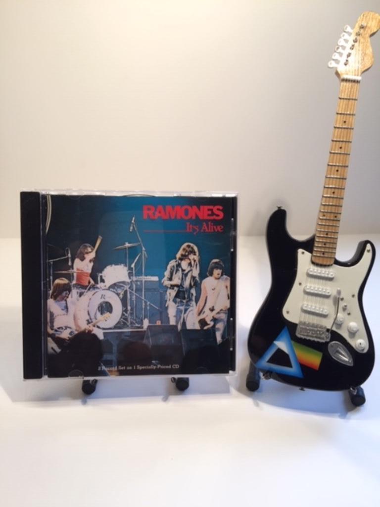 CD - Ramones - It's Alive, Ophalen of Verzenden, Zo goed als nieuw