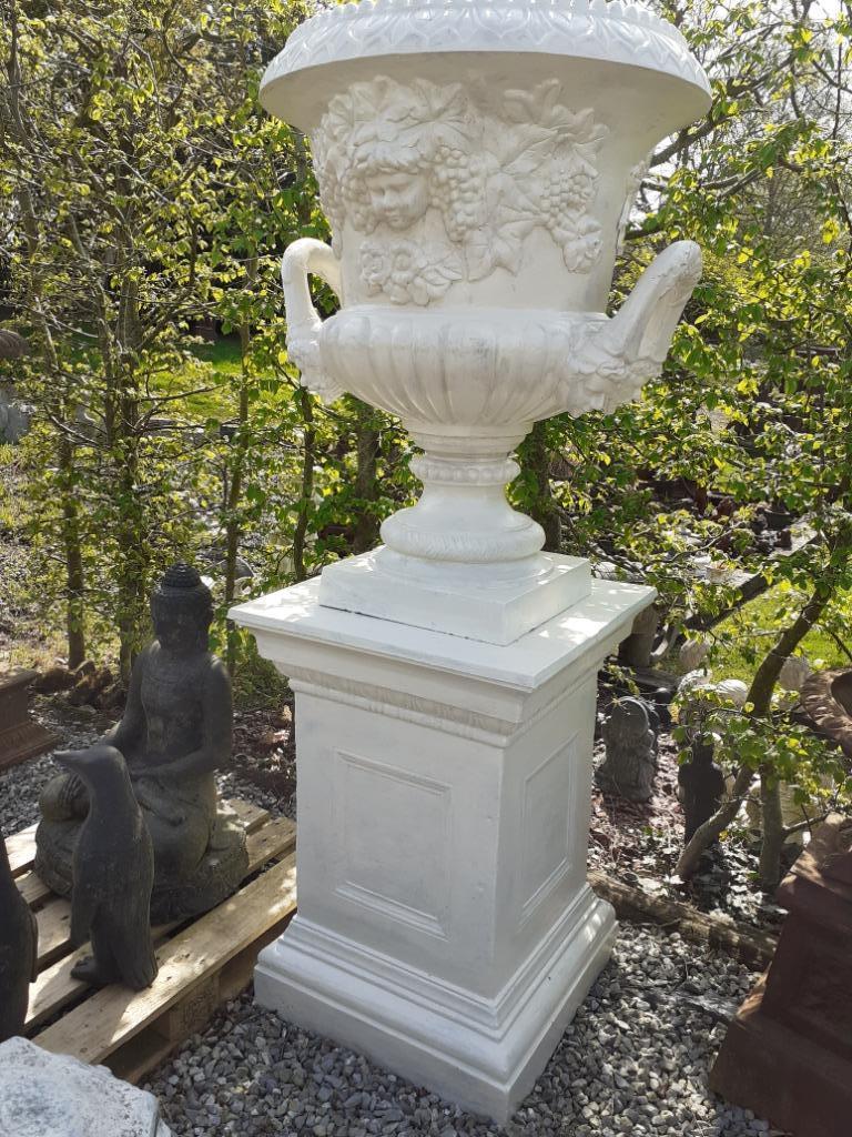 SUPERBE GRANDE VASQUE  SUR SOCLE EN FONTE PATINEE BLANCHE, Jardin & Terrasse, Enlèvement, Utilisé, Métal, Autres types