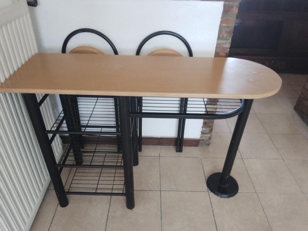 Ovaal Ikea tafeltje met 2 opklapbare krukken, Huis en Inrichting, Tafels | Sidetables, Gebruikt, 100 tot 150 cm, Ovaal, 25 tot 50 cm
