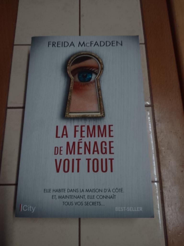 Livre la femme de ménage voit tout, Enlèvement, Comme neuf, Reste du monde