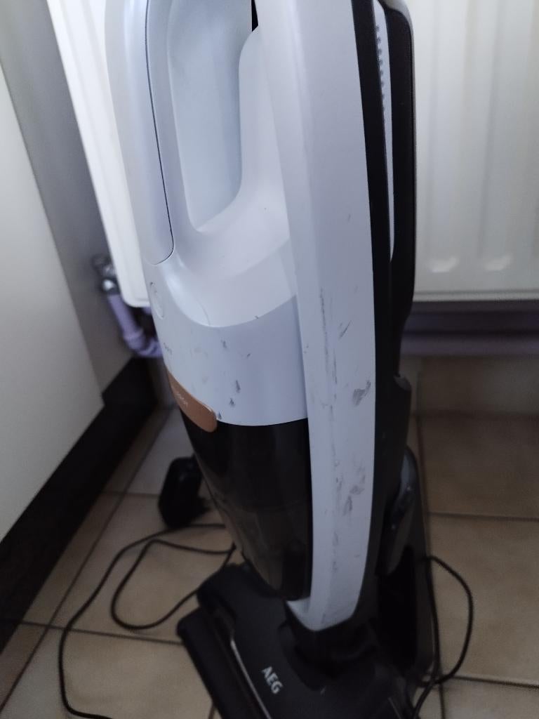 AEG steelstofzuiger QX7 ALLERGY, Elektronische apparatuur, Ophalen, Gebruikt, Reservoir, Stofzuiger