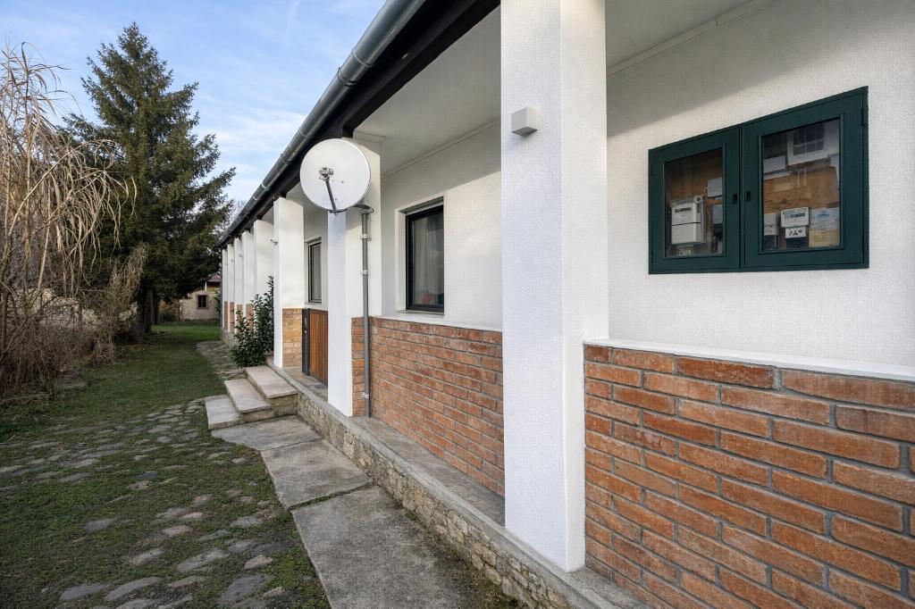 Unieke kans: gerenoveerde weekendwoning ...., Immo, Buitenland, 100 m², Kárász, Dorp, 3 kamers