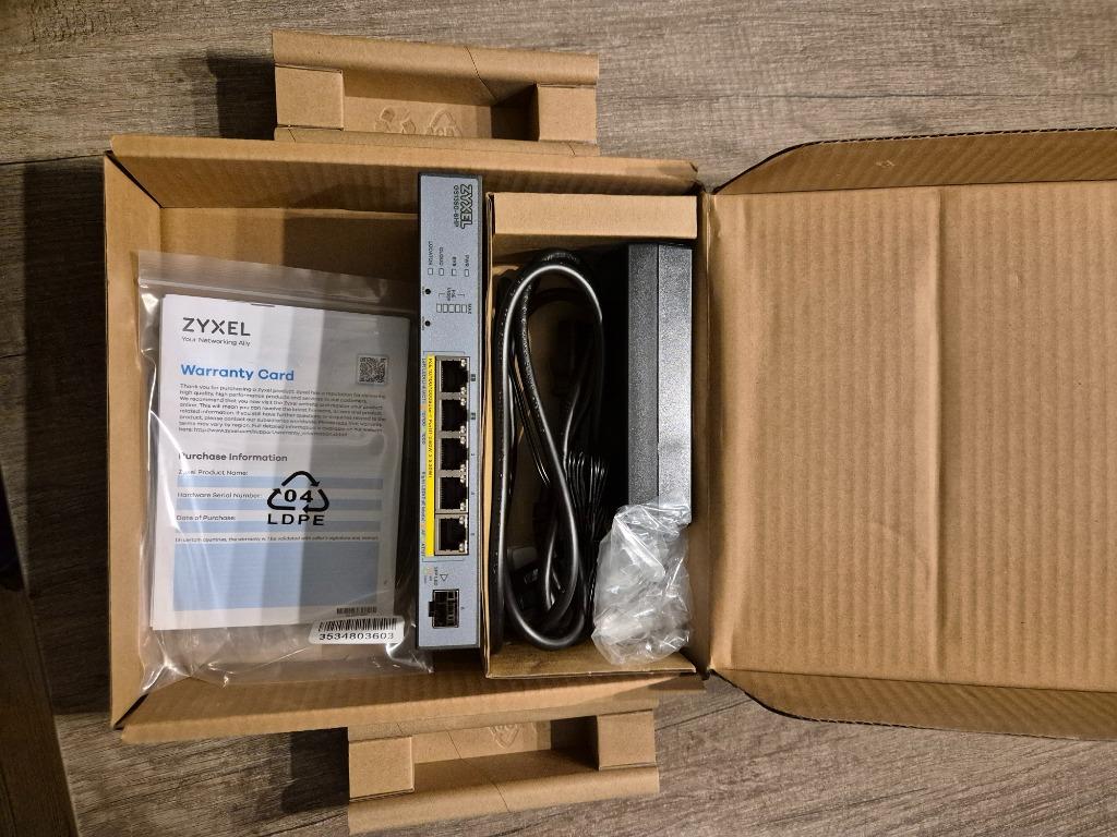 Zyxel GS1350-6HP 6-port switch, Computers en Software, Netwerk switches, Nieuw, Ophalen of Verzenden