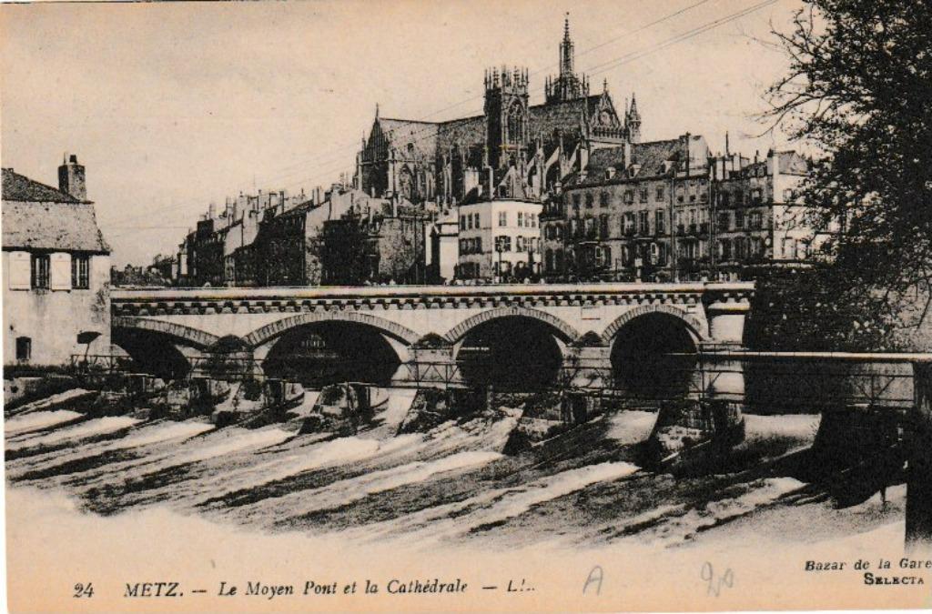 METZ   LE MOYEN PONT ET LA CATHEDRALE, Verzamelen, Ophalen of Verzenden, Ongelopen, Frankrijk