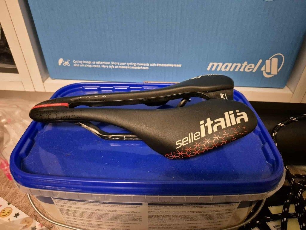 Diverse nieuwe zadels, Enlèvement, Neuf, Selle
