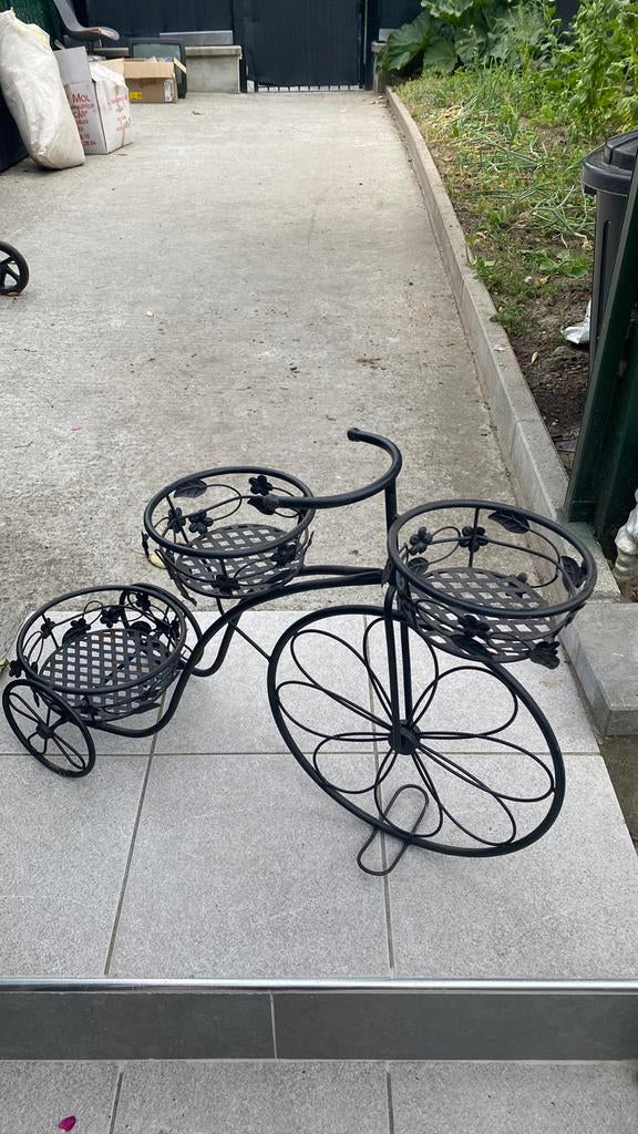 Vélo porte fleurs décoration jardin en fer