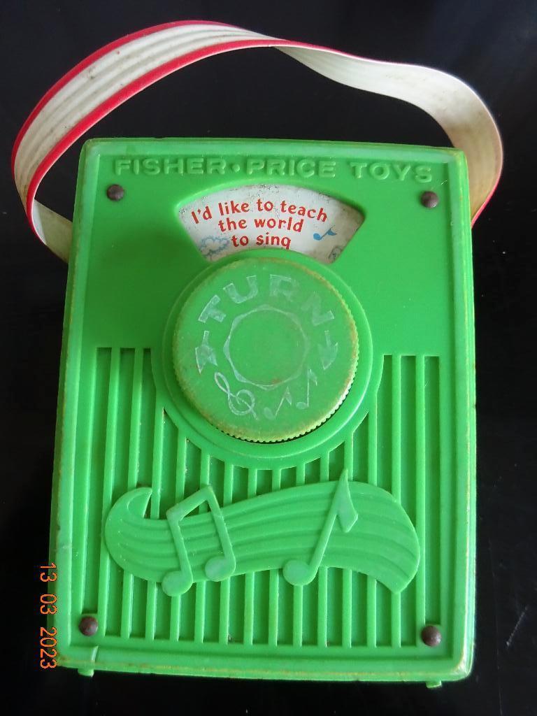 FISHER PRICE MUSIC BOX POCKET RADIO #766 "TEACH THE WORLD, Enfants & Bébés, Jouets | Fisher-Price, Sonore, Enlèvement ou Envoi