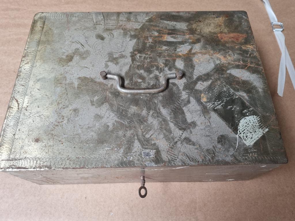 Metalen kist. Twee stuks, Ophalen, Minder dan 50 cm, Gebruikt, Minder dan 50 cm