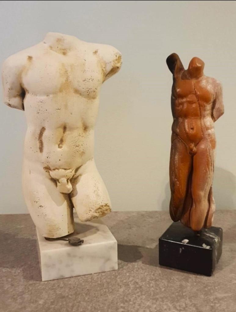 Artiste grec - Statues - Style médiéval - Grès, Antiquités & Art, Antiquités | Vêtements et Textile, Enlèvement ou Envoi
