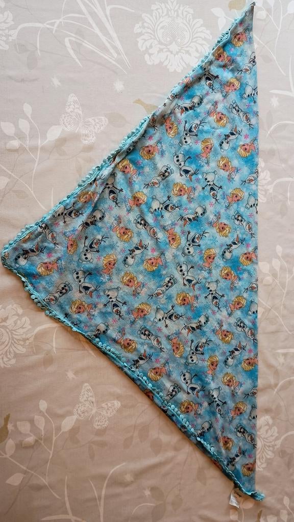 Foulard, écharpe,tour de cou Disney "la reine des neiges", Enfants & Bébés, Vêtements enfant | Bonnets, Écharpes & Gants, Comme neuf