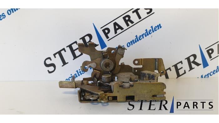 Serrure portière mécanique 2portes gauche d'un Mercedes Sp, Enlèvement ou Envoi, 3 mois de garantie, Utilisé, Mercedes-Benz