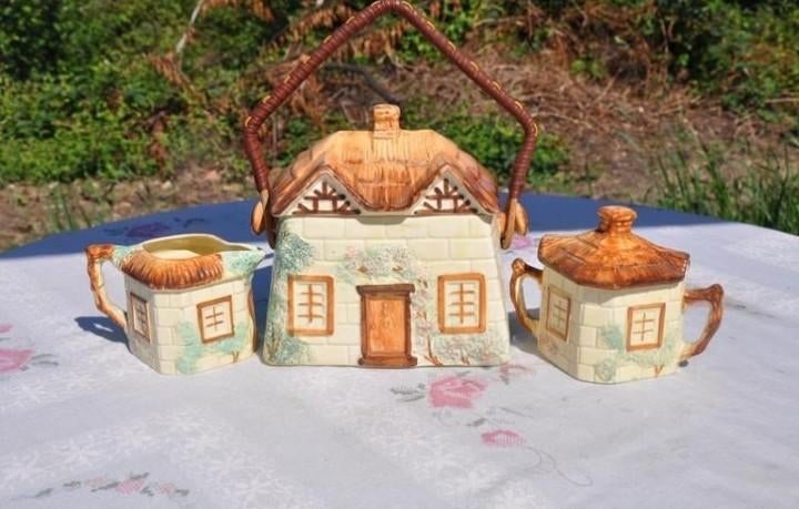 § boite a biscuit + sucrier et pot au lait forme maisonnette, Ophalen of Verzenden