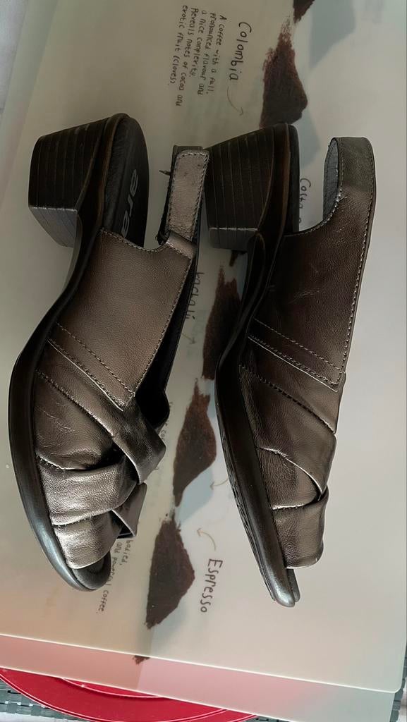 Chaussures ouvertes, Zo goed als nieuw