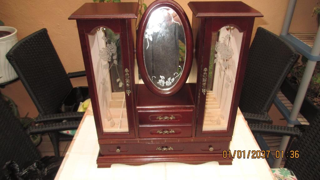 Armoire à bijoux  intérieur complet avec boite de musique, Maison & Meubles, Accessoires pour la Maison | Autre, Comme neuf, Enlèvement ou Envoi