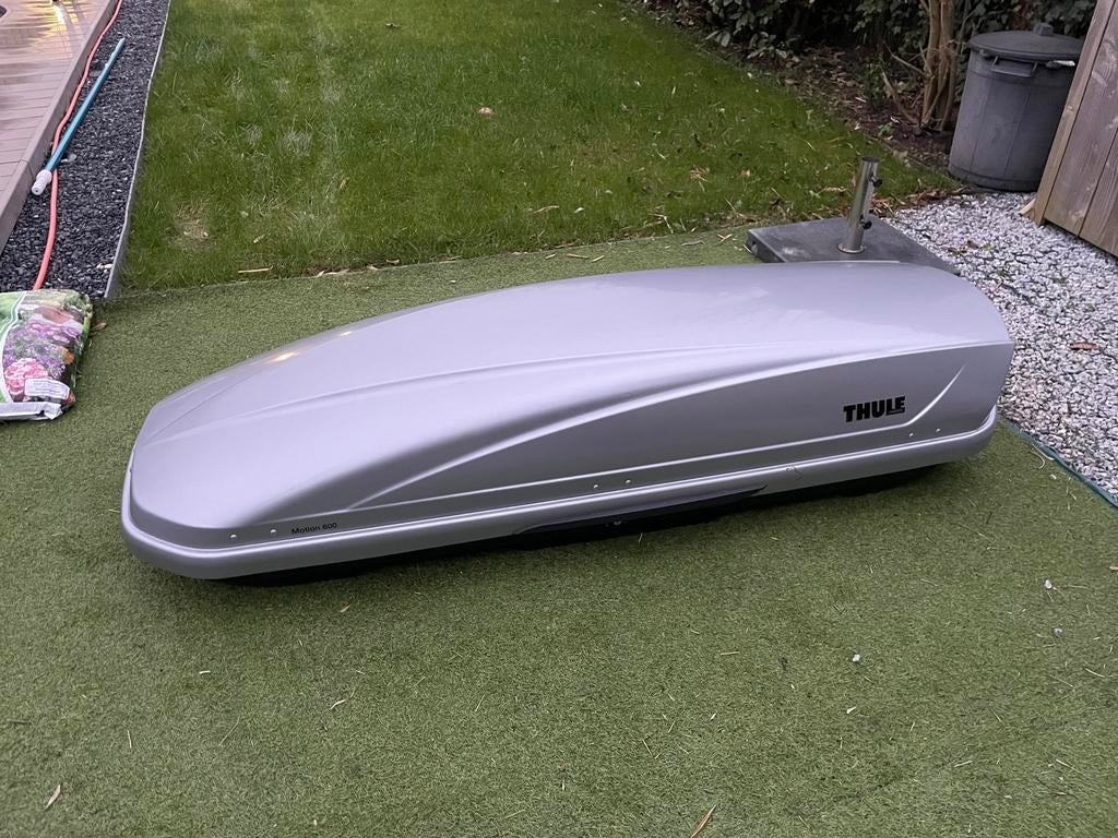 Te Huur Thule motion 600 dakkoffer 320 l vanaf 6,5 /d - Gent, Auto diversen, Dakkoffers, Ophalen, Zo goed als nieuw