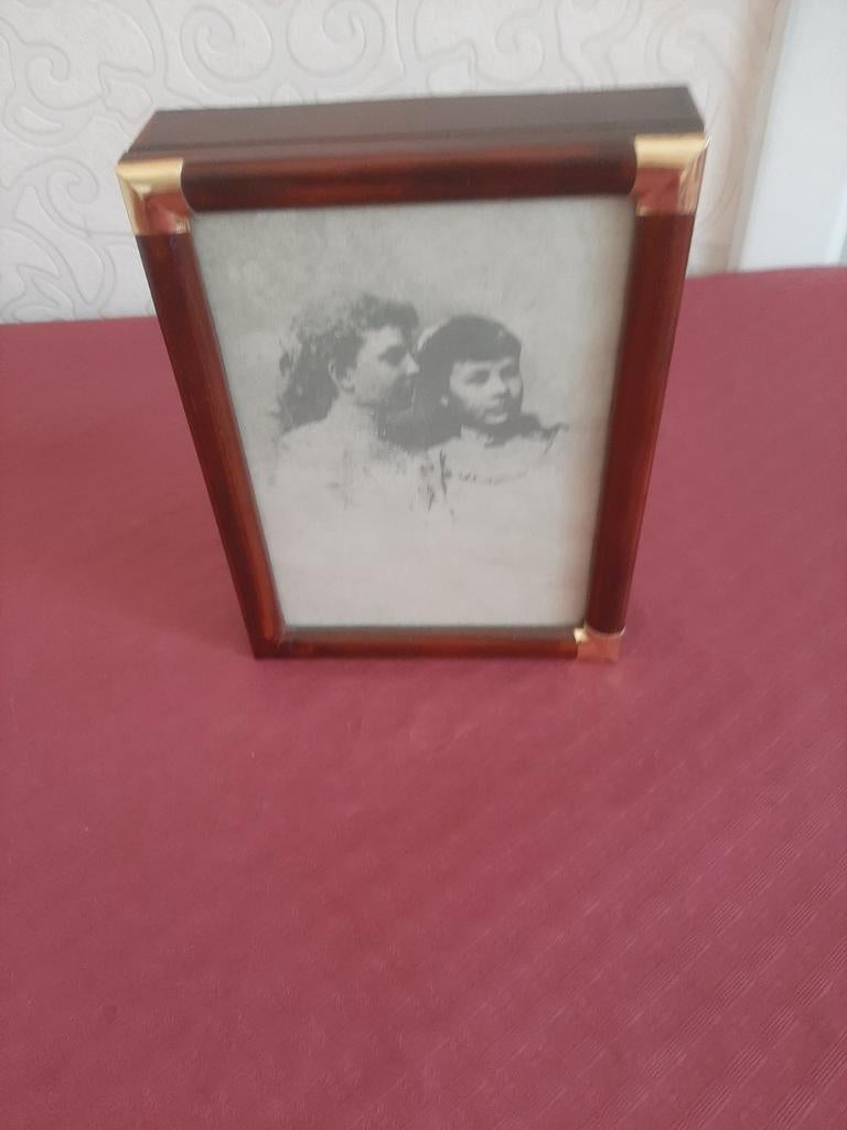 Vintage sleutelkastje met fotokader–hout en messingaccent, Huis en Inrichting, Ophalen of Verzenden, Gebruikt, Hout