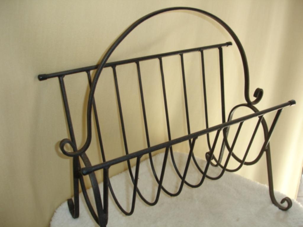 Smeedijzeren krantenhouder retro., Antiek en Kunst, Verzenden