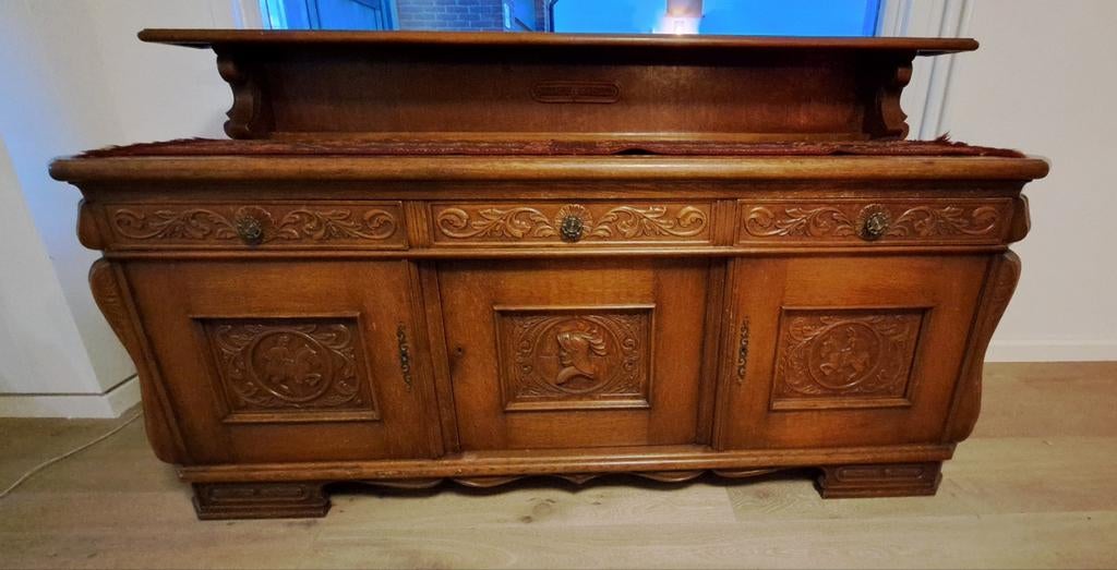 Antieke dressoir met opzetstuk, Ophalen