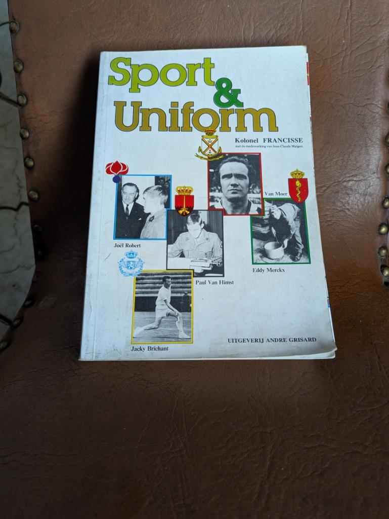 Sport en uniform, Verzamelen, Ophalen of Verzenden, Landmacht, Boek of Tijdschrift