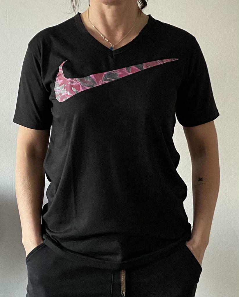 T-shirt Nike maat M, Kleding | Dames, Sportkleding, Ophalen of Verzenden, Zo goed als nieuw