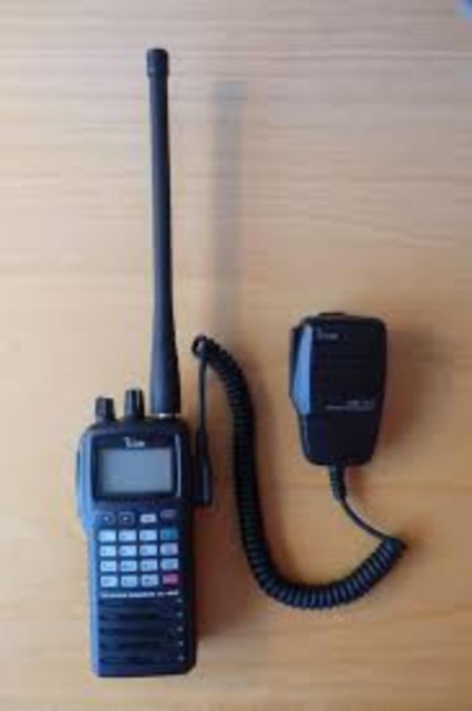ICOM luchtvaart portofoon IC-A6E, Télécoms, Talkie-walkie ou Walkie-talkie, Enlèvement ou Envoi, 5 à 15 km, Avec clip de ceinture