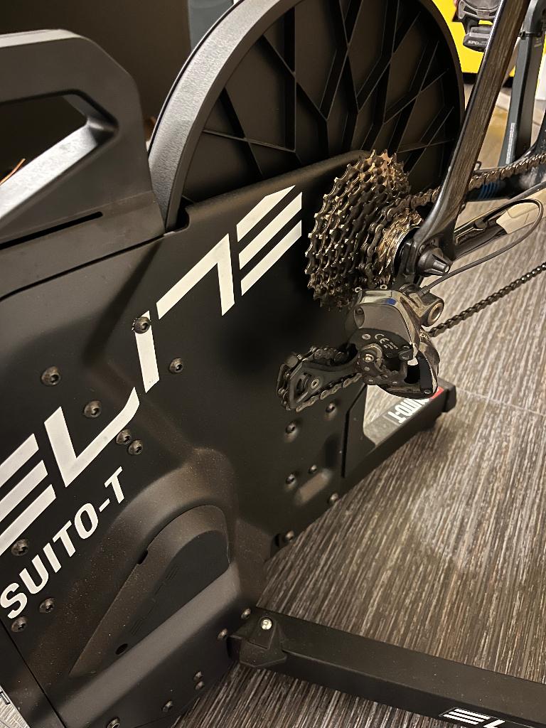 Elite Suito-T trainer incl cassette en voorwielsteun, Sports & Fitness, Cyclisme, Enlèvement, Comme neuf, Autres types