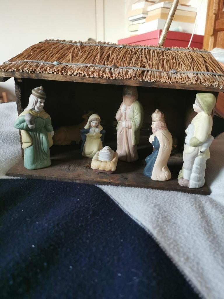 Antieke Kerststal, met porseleinen beeldjes, Ophalen of Verzenden, Gebruikt