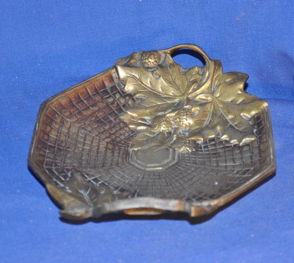 vide poche en bronze decor de fruits des bois, Antiquités & Art, Enlèvement ou Envoi, Bronze