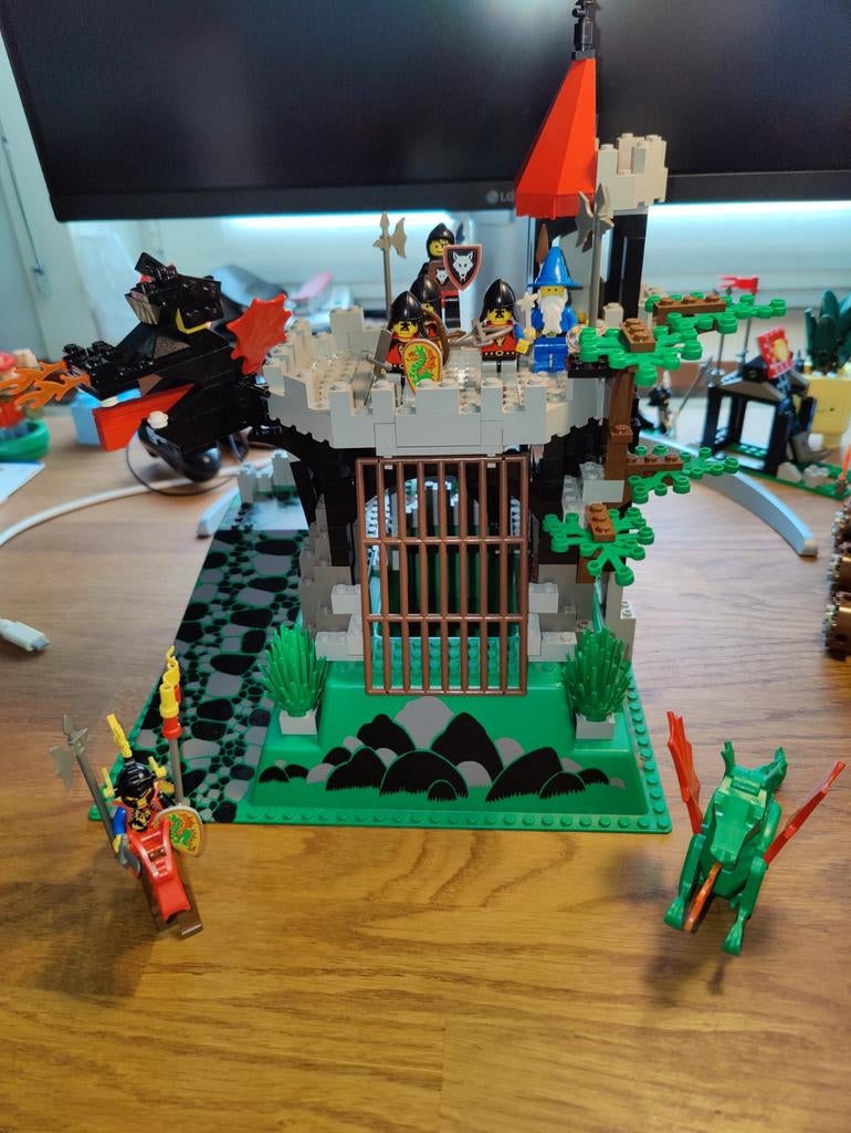 Lego 6082: Fire Breathing Fortress compleet, Ophalen of Verzenden, Lego