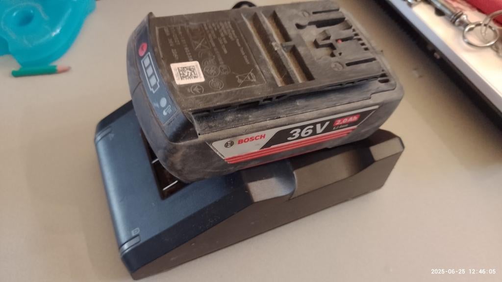 Chargeur et accus Bosch. 36V, Enlèvement, Comme neuf
