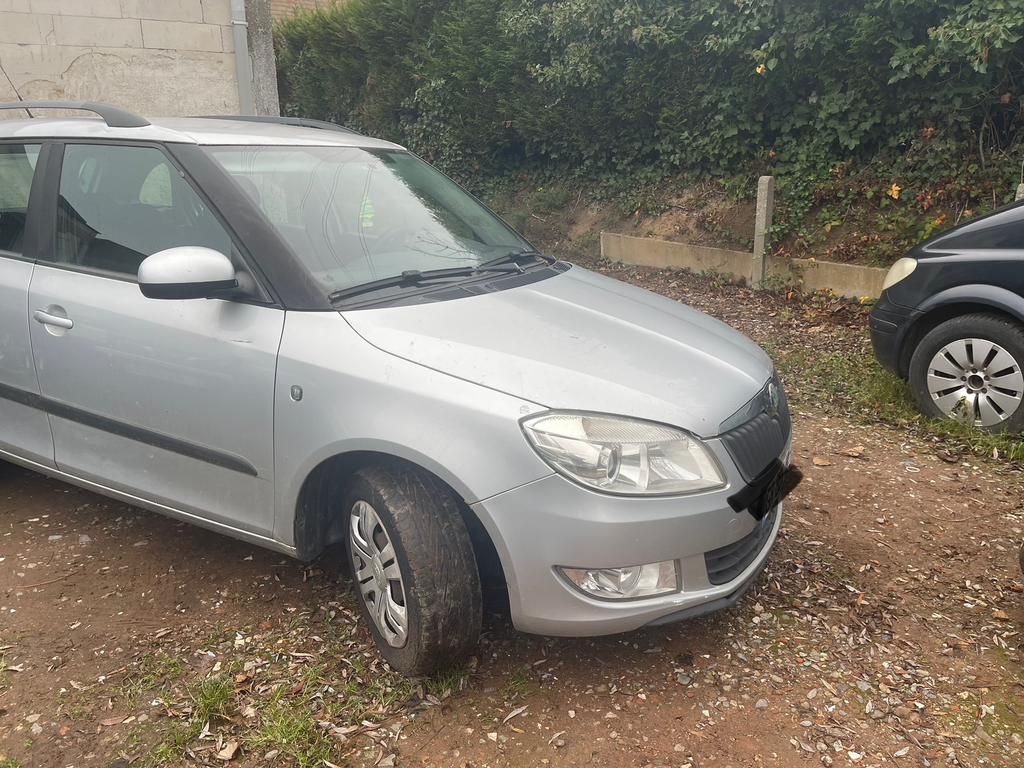 Skoda fabia 1200tdi break 75ch mod 2011 clim euro5 ctok, Autos, 121 g/km, Achat, Entreprise, Noir