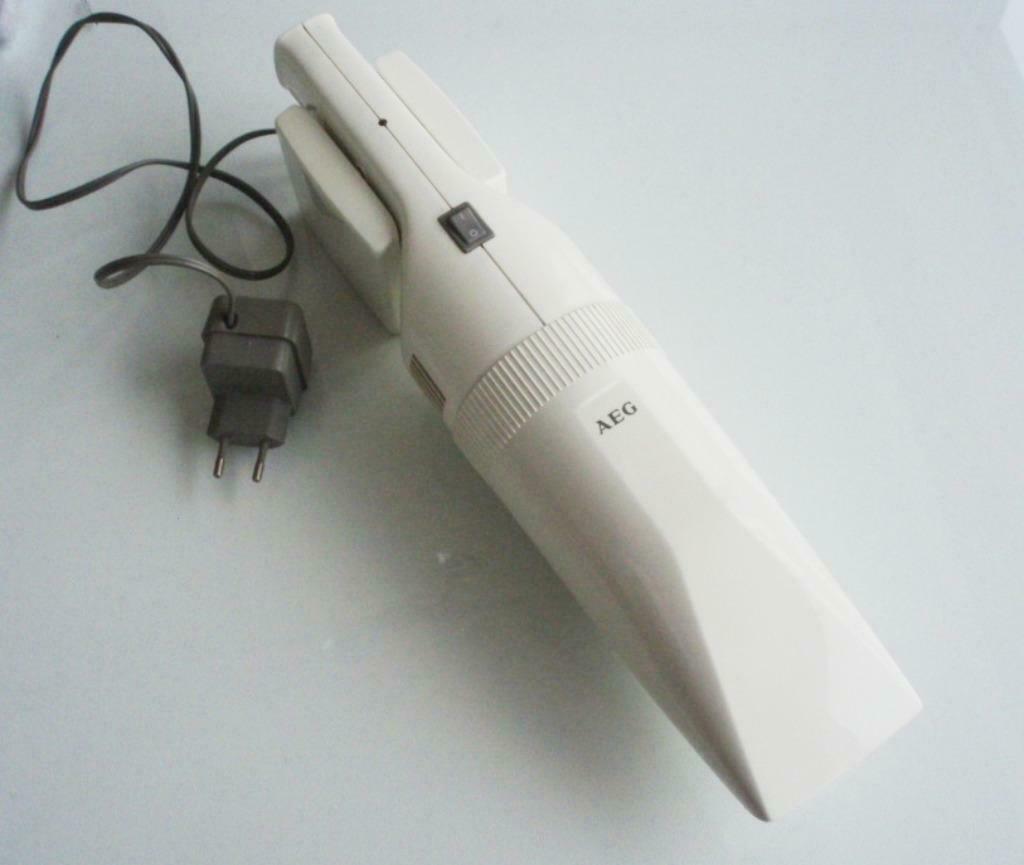 Aspirateur de table AEG sans fil, rechargeable, Impeccable, Aspirateur, Réservoir, Comme neuf, Enlèvement