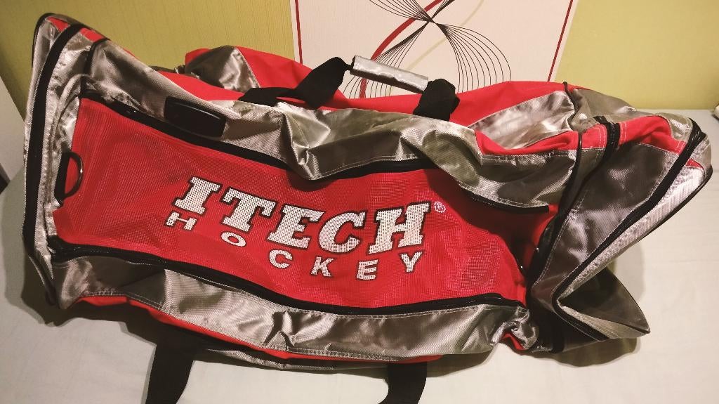2 identieke, grote hockey tassen van het merk "Itech", Enlèvement, Comme neuf, Sac