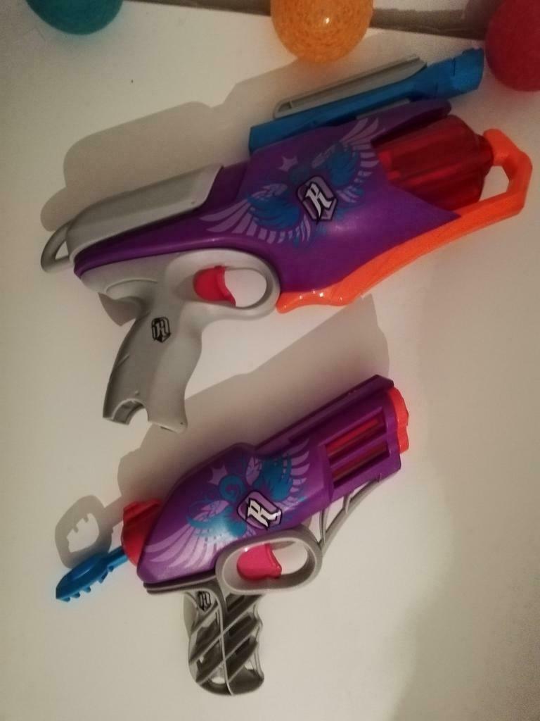 2 nerfs, Enlèvement ou Envoi, Utilisé, Garçon ou Fille