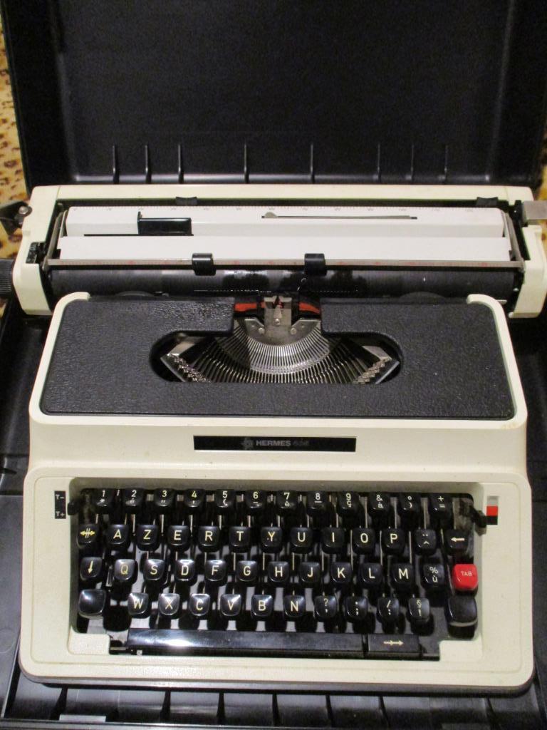 MACHINE À ÉCRIRE VINTAGE HERMÈS TYPE 405 AVEC ÉTUI, Divers, Machines à écrire, Enlèvement ou Envoi, Utilisé