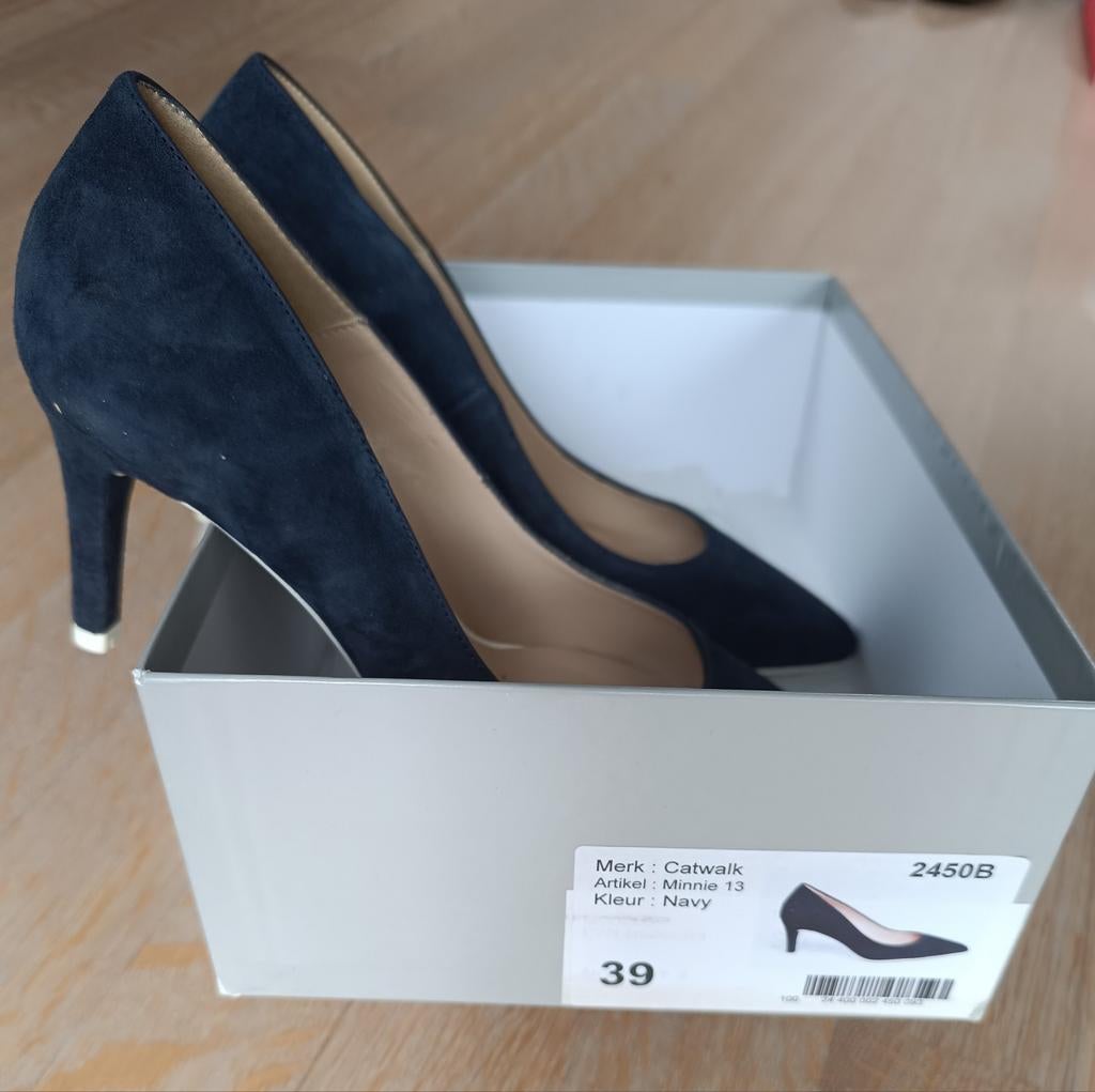 pump Catwalk donkerblauw maat (kleine) 39, Kleding | Dames, Schoenen, Ophalen, Nieuw