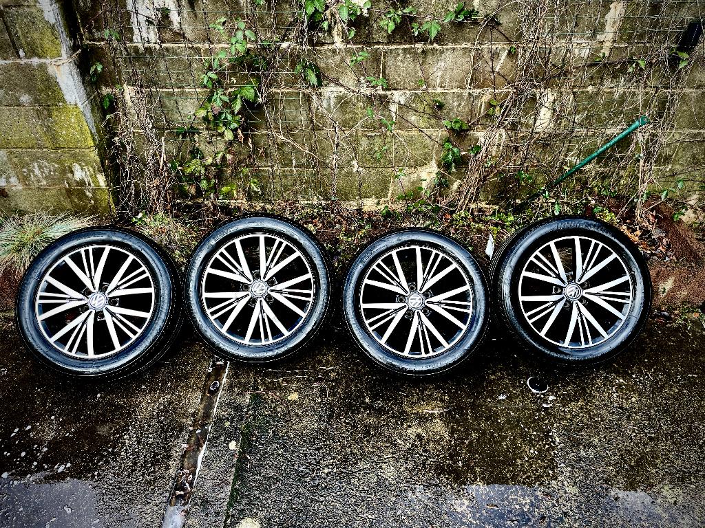Zomerkit VW „ALLSTAR” 16" 205/55/16 - 5x112 - Bridgestone, Auto-onderdelen, Banden en Velgen, Ophalen, Gebruikt, 16 inch, Banden en Velgen